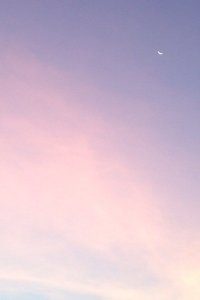 激烈角逐下足球比赛持续扣人心弦